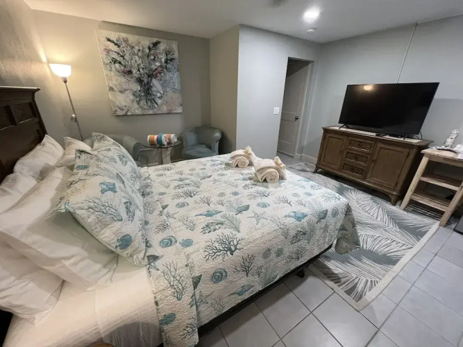 Tarpon Tale Inn