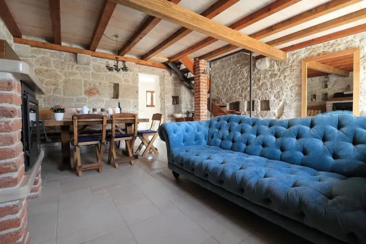 Villa Mons