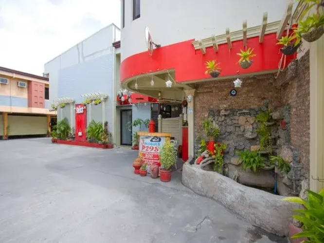 OYO 721 Silks Inn