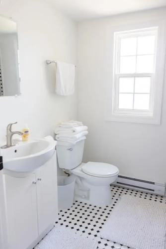 Fully Private 3 Bdrm Suite - The Winchester