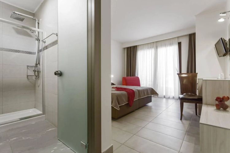 Lagomandra Beach & Suites