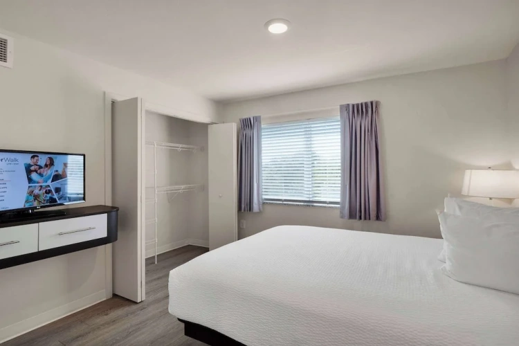 3 Bedrooms Sextuple Suite