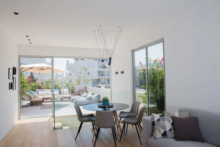 Apartment with balcony