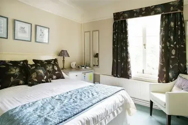 Crossways Hotel