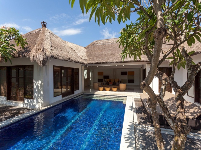 5 Bedrooms Villa