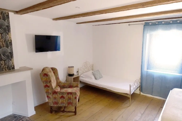 Standard Triple Family room with garden view