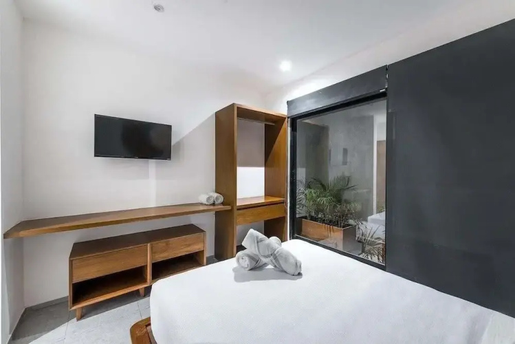 2 BR Great Located Natural Lightning