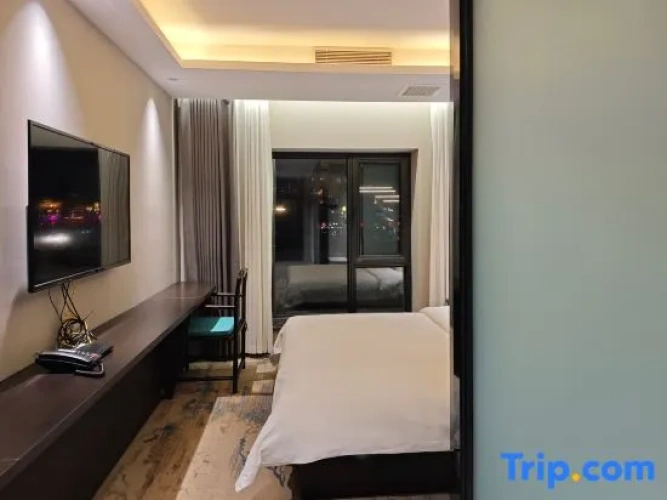 Standard Double room with city view