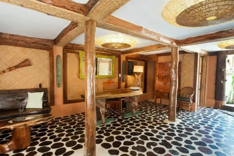 Suite with balcony and with partial sea view