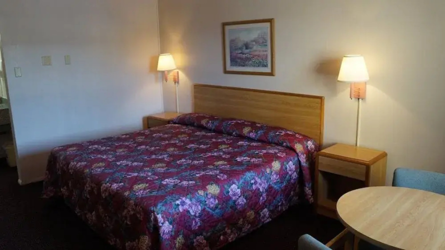 Travelers Inn