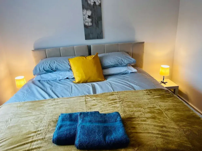 2 Bed Flat - Sleeps 8 - Pets - Garden - Parking