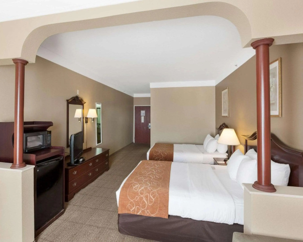 Comfort Suites Plainview