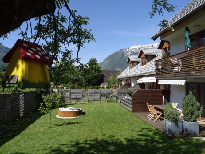 2 Bedrooms Apartment with garden view