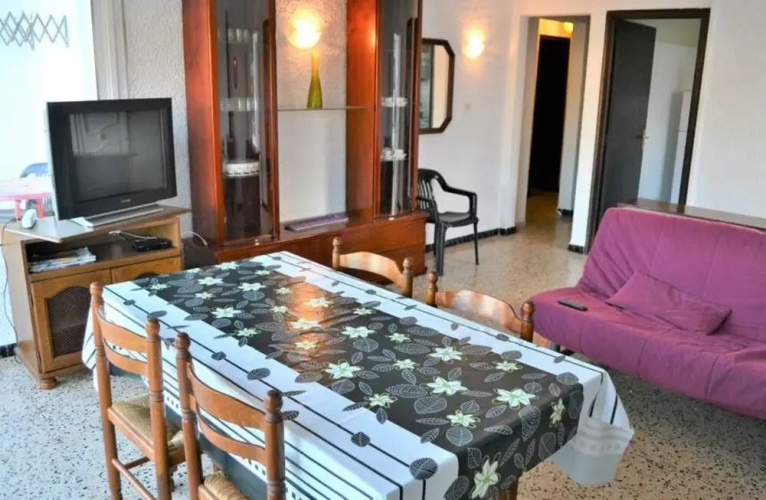 106302 - Apartment in Llança