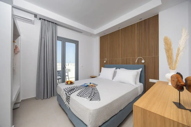 Deluxe Apartment with pool view