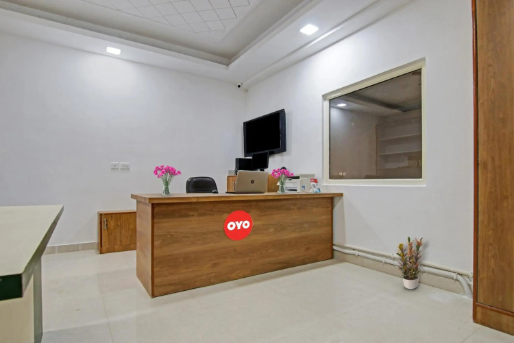 OYO Flagship 70282 Abode Inn