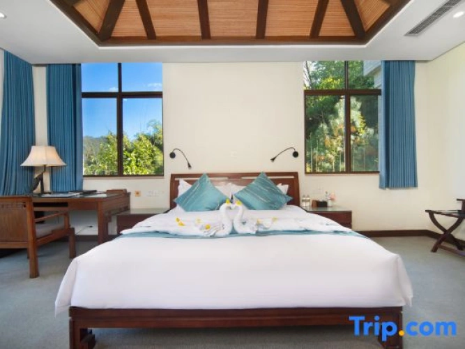 4 Bedrooms Villa