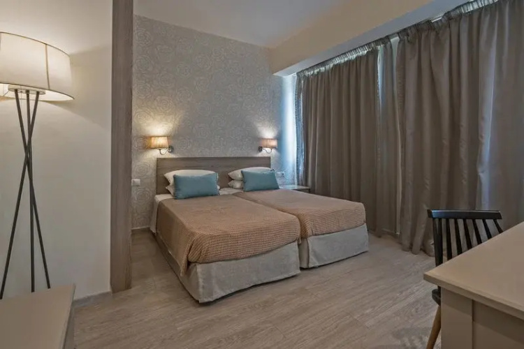 Icarus Suites & Apartments
