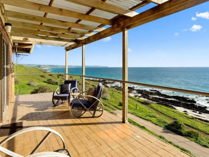 4 Bedrooms Cottage