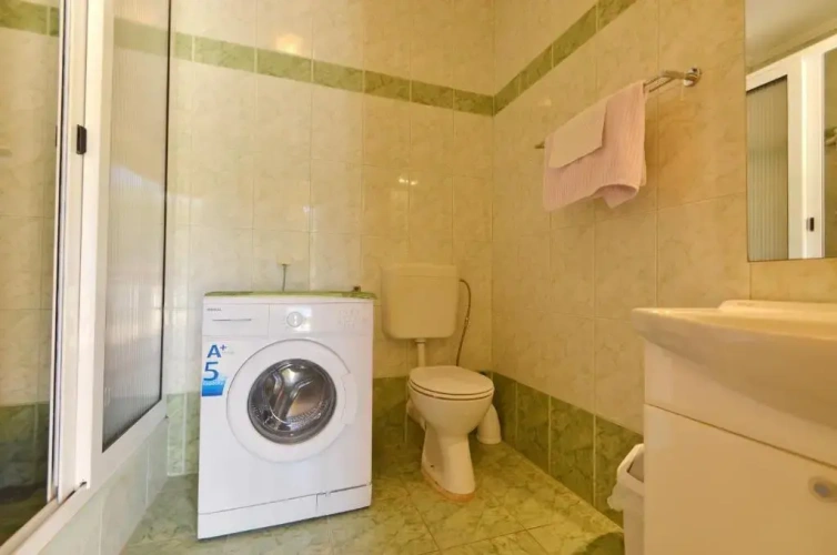 2 Bedrooms Apartment with balcony and with sea view