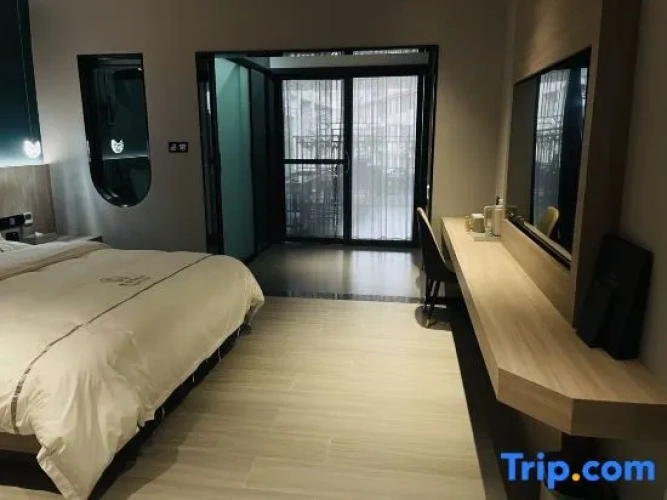 Suite with balcony