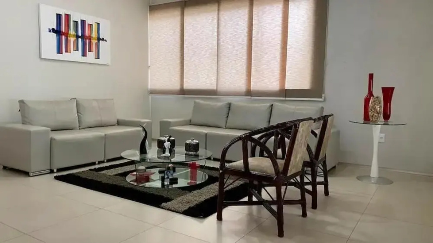 Casa com Piscina - Quartos Privativos