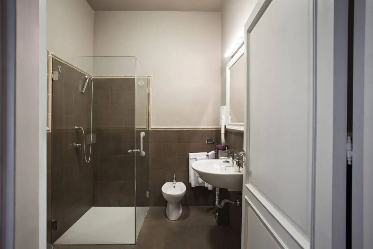 Smart Hotel Gallery House