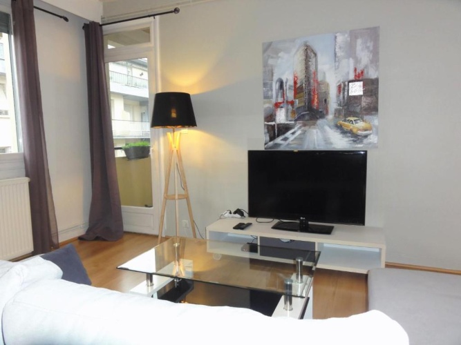 2 Bedrooms Apartment