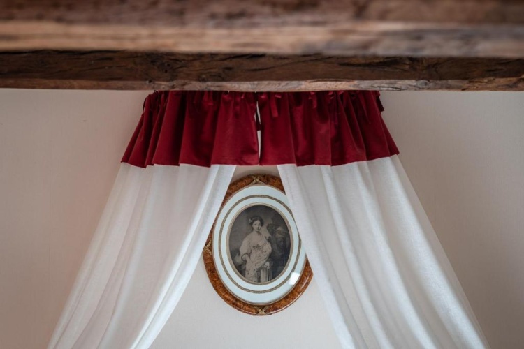 4 Bedrooms Cottage