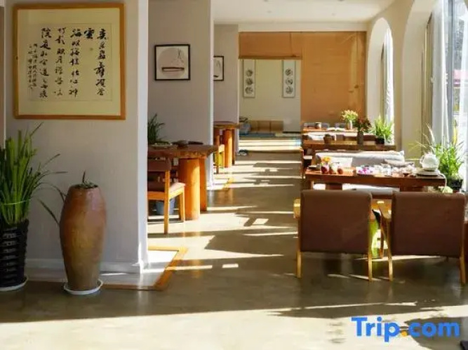 Yihai Courtyard Holiday Inn