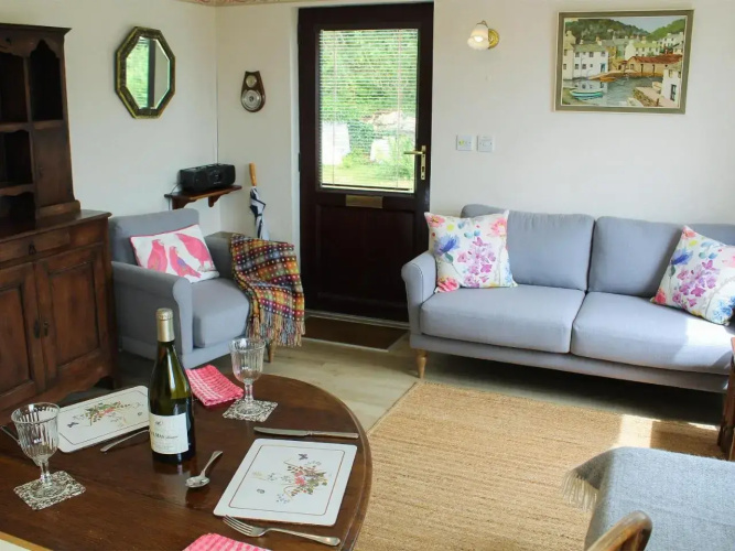 Pendower Apartment