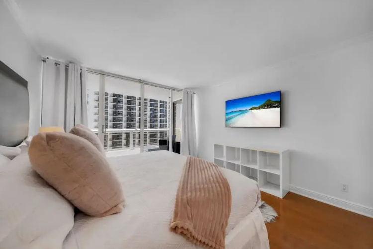 3 Bedroom Condo With Balcony View