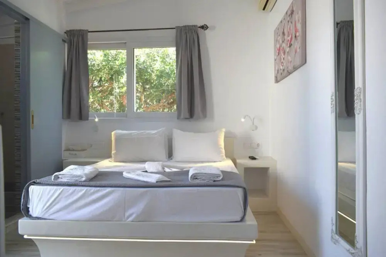 Tinos Heritage Plateia