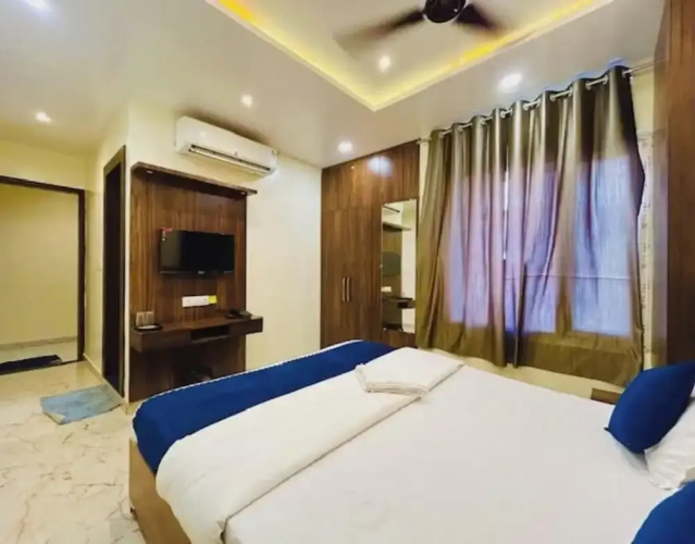 Hotel R K Palace