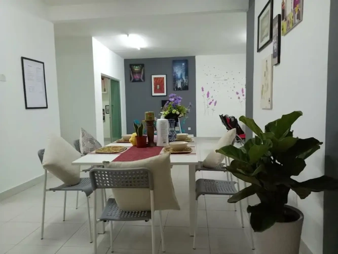 4 Bedrooms Apartment