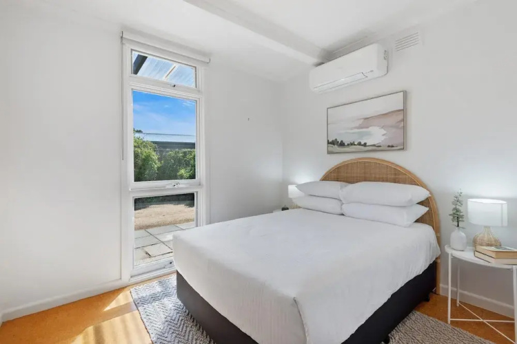 Spacious Coastal 4-bed Steps From the Sand
