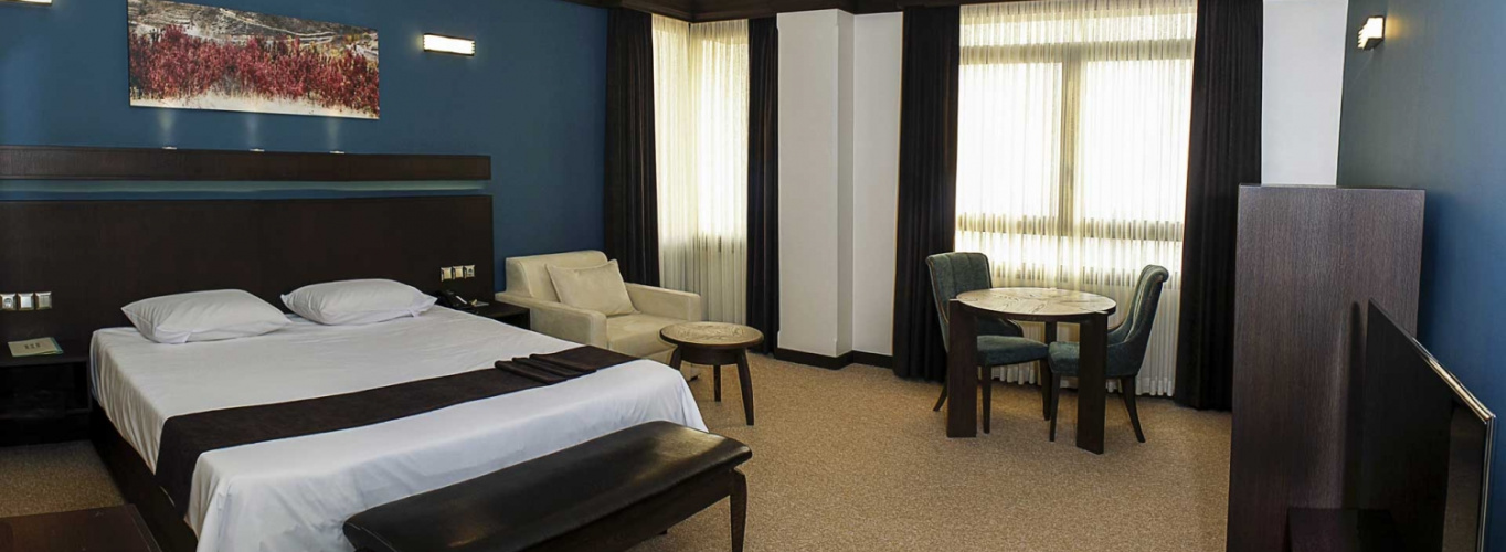 Eskan Alvand Hotel