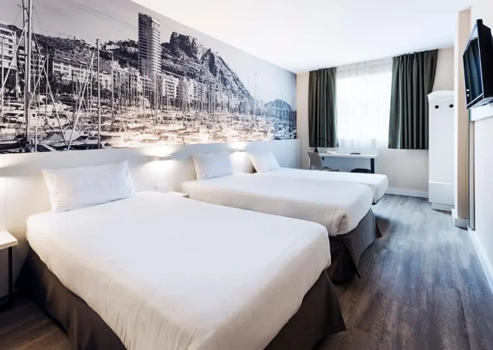 Standard Triple room