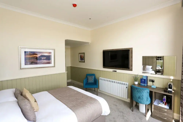 Duck Bay Hotel