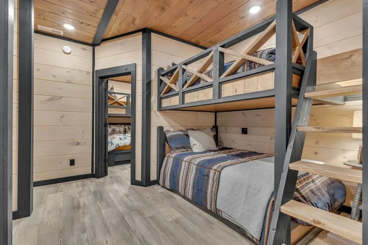 Pigeon Forge Large Cabins