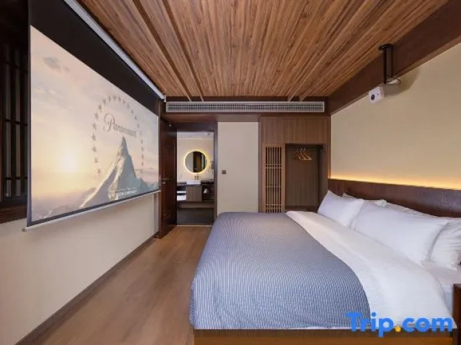 2 Bedrooms Double Suite