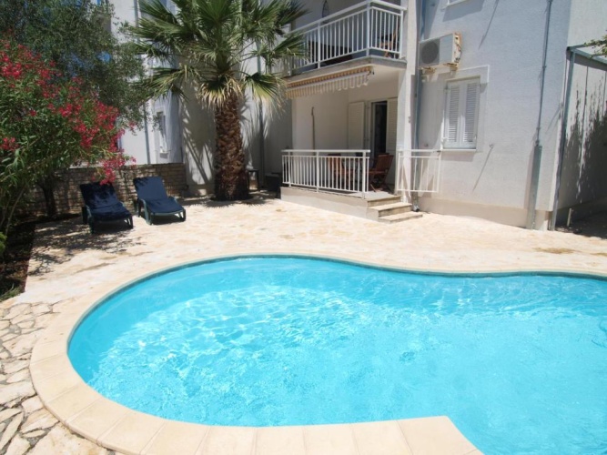 Apartment with pool view