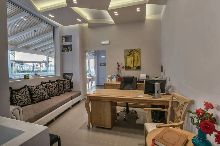 Pearl SeaBreeze Suites