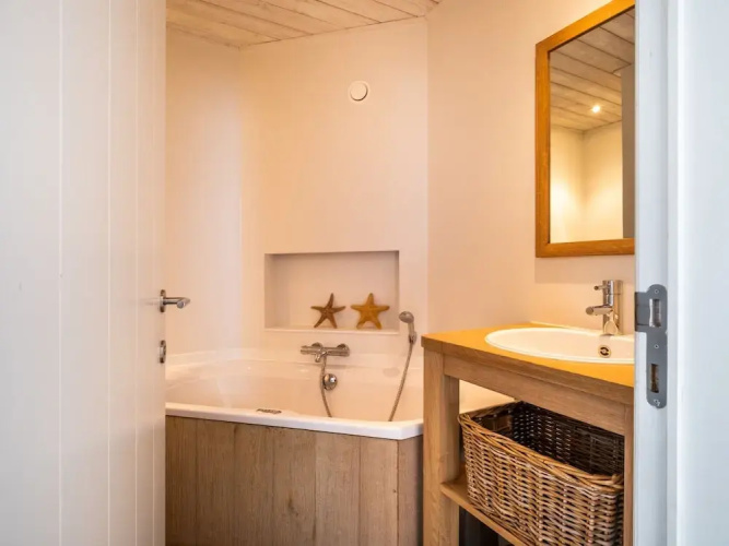 Villa by the Sea With Jacuzzi