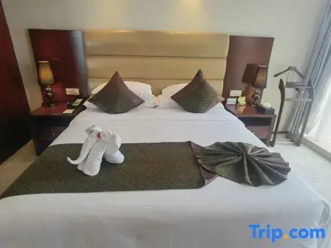 Suite with lake view