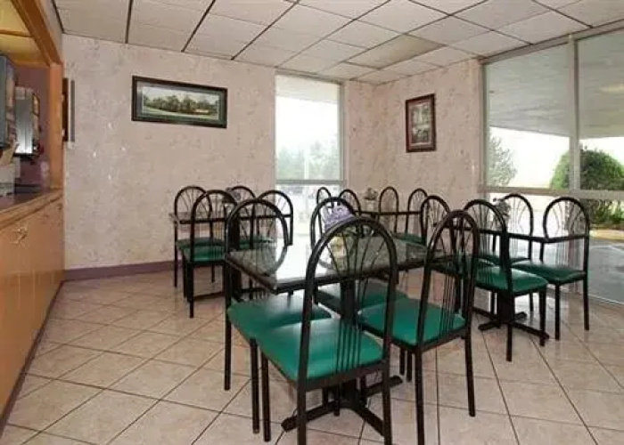 Econo Lodge Tulsa Airport