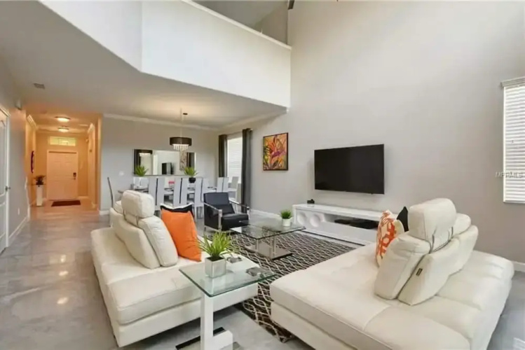 Amazing Home With Pool 8950