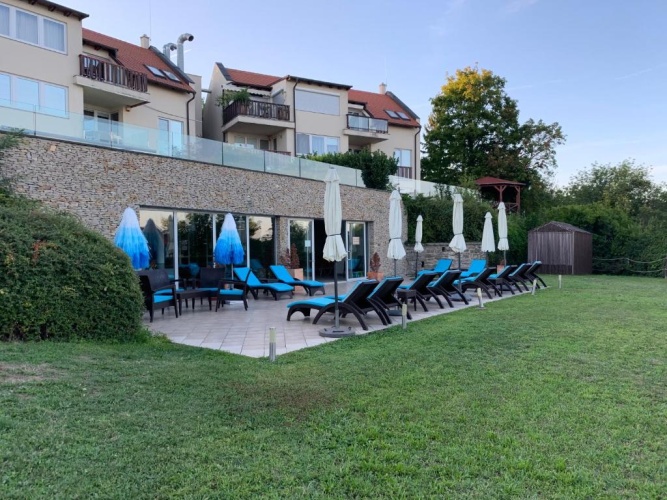 3 Bedrooms Apartment