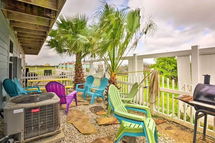 Near Beach & Golfing: Port Aransas Condo w/ Deck