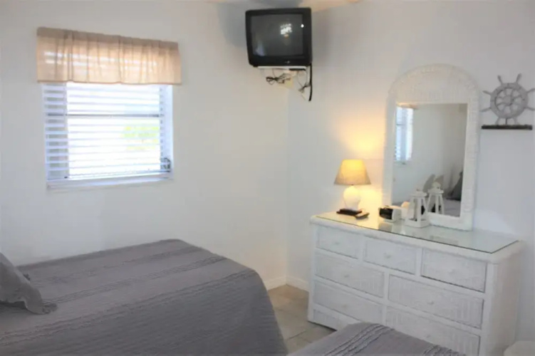 Aloha Kai - 7 2 Bedrooms 1 Bathroom Apts